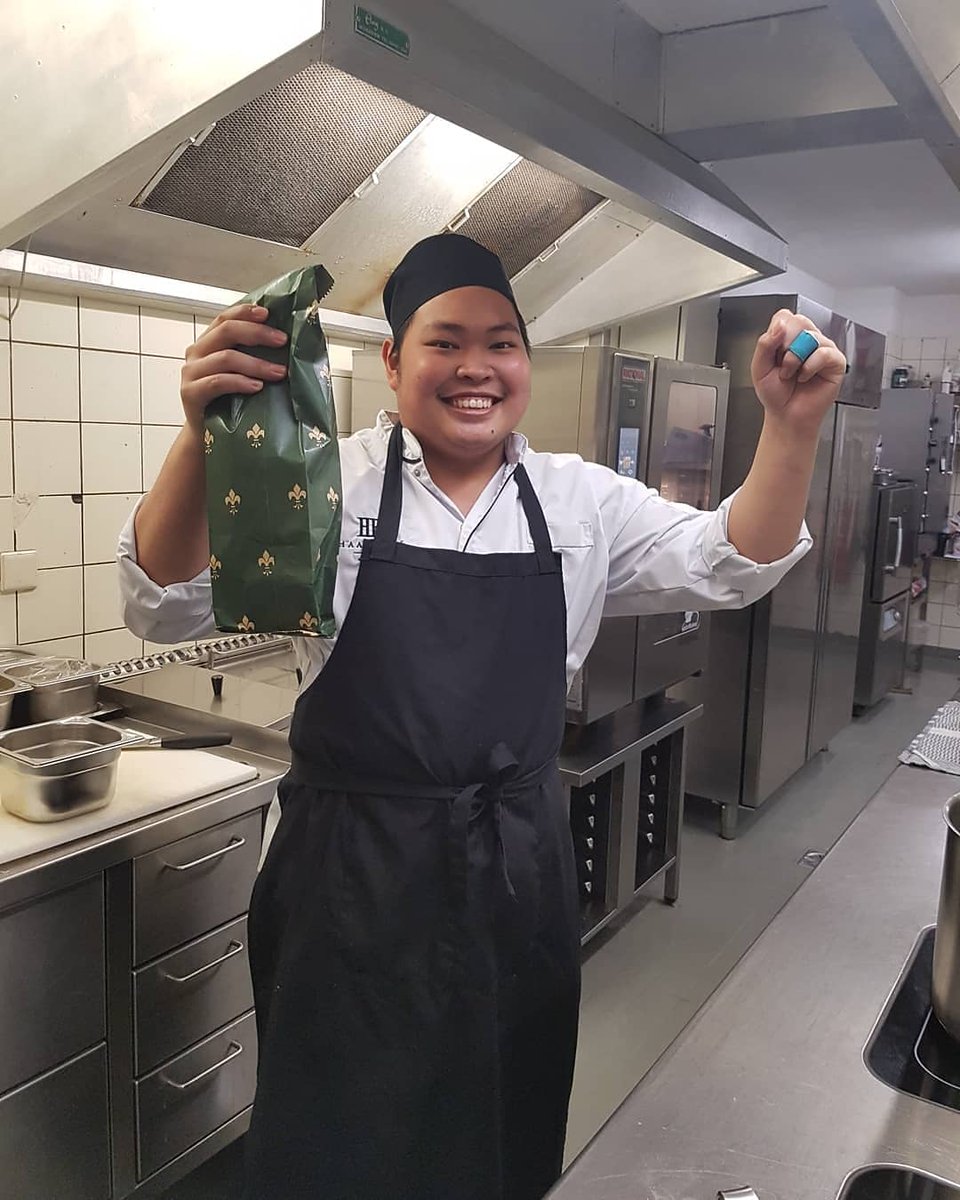 Hoera 🎉🎊🍾 Onze BBL-leerlingen Sarah, Ingeborg en Ota zijn #geslaagd voor hun opleiding! Kanjers gefeliciteerd namens alle collega's 😁