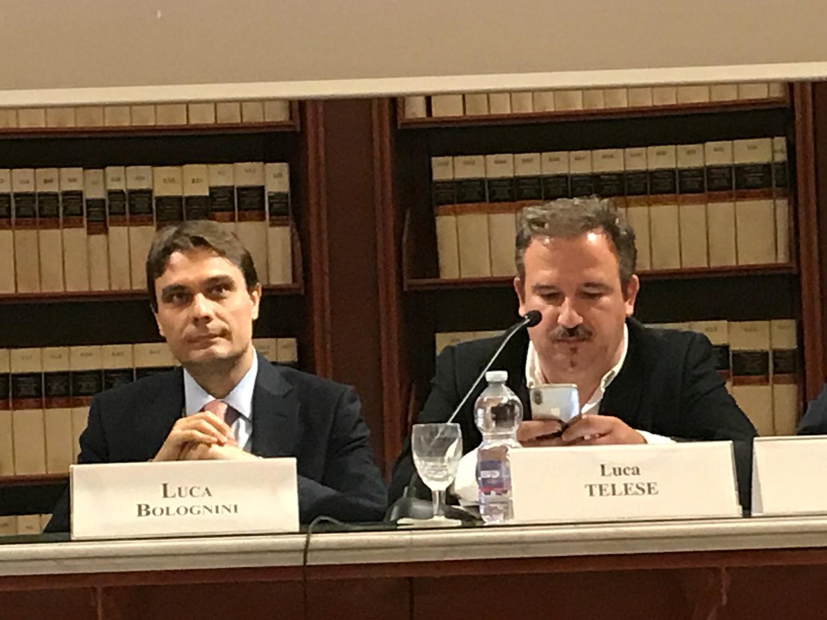 lucabolognini's tweet photo. Ne sono convinto: tra vent’anni la protezione dei dati personali si sarà trasformata in protezione degli effetti personali #IabTransparency18 #FolliaArtificiale #artificialinsanity #postGDPR https://t.co/i97giVkK2t
