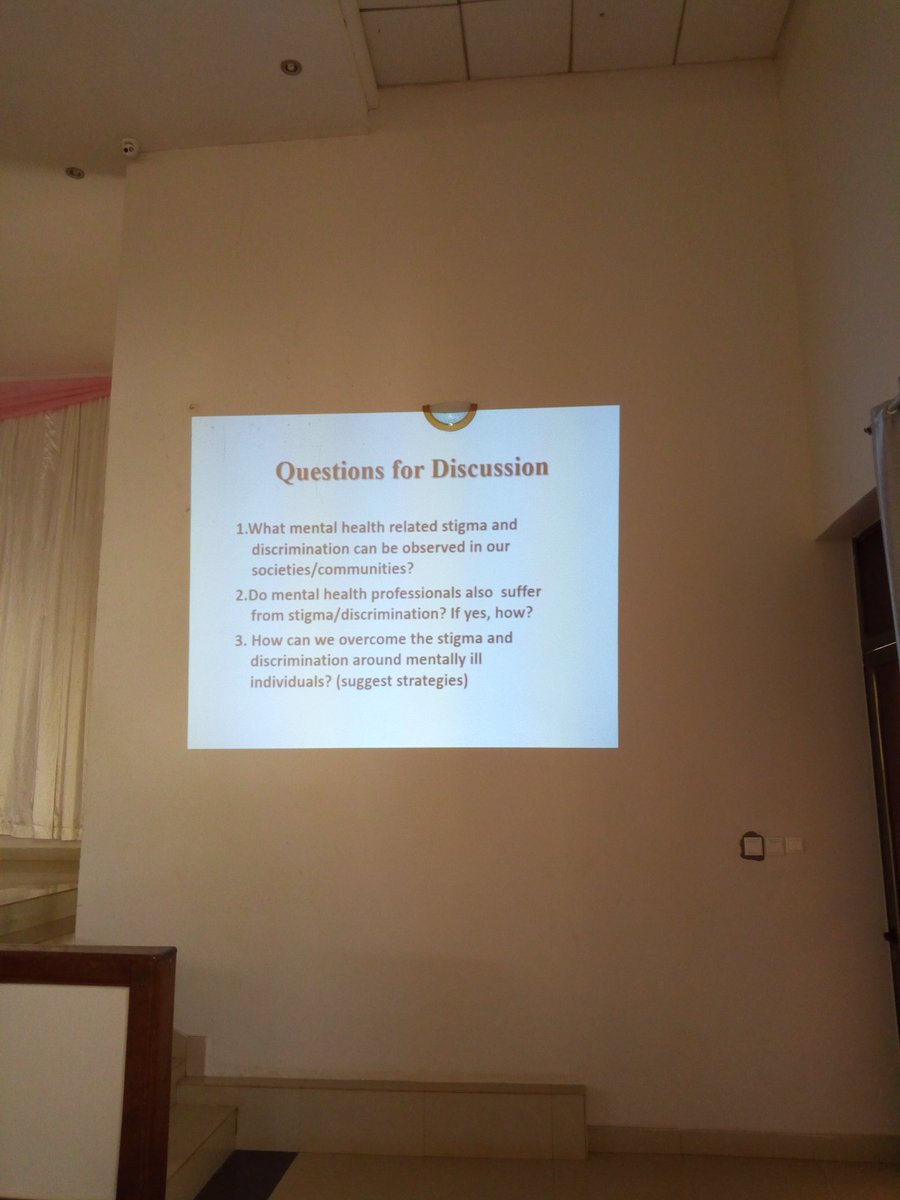 Rw_Psychology's tweet photo. Group discussion about stigma and discrimination around mental health is going on: 3 groups are called upon to answer all 3 questions, enlightening strategies and suggesting way forward. #StudentsWorkshop #FSS2018 @Uni_Rwanda https://t.co/7Vakgpq0OM