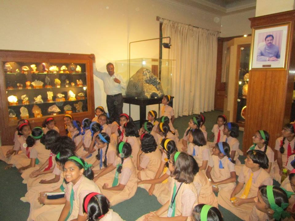 Gargoti's tweet photo. Students visit of GRADE 6 from Ryan International School, Nashik. At Gargoti Mineral Museum, Sinnar, Nashik.

#GargotiMuseum #Nashik #tourism #mustvisit #incredibleindia #maharashtratourism #museumofindia #Nashiktourism #Museum #Mumbai #Pune #India https://t.co/iLjUdVyXOX