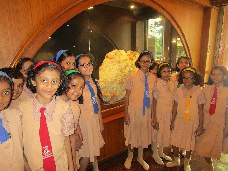 Gargoti's tweet photo. Students visit of GRADE 6 from Ryan International School, Nashik. At Gargoti Mineral Museum, Sinnar, Nashik.

#GargotiMuseum #Nashik #tourism #mustvisit #incredibleindia #maharashtratourism #museumofindia #Nashiktourism #Museum #Mumbai #Pune #India https://t.co/iLjUdVyXOX
