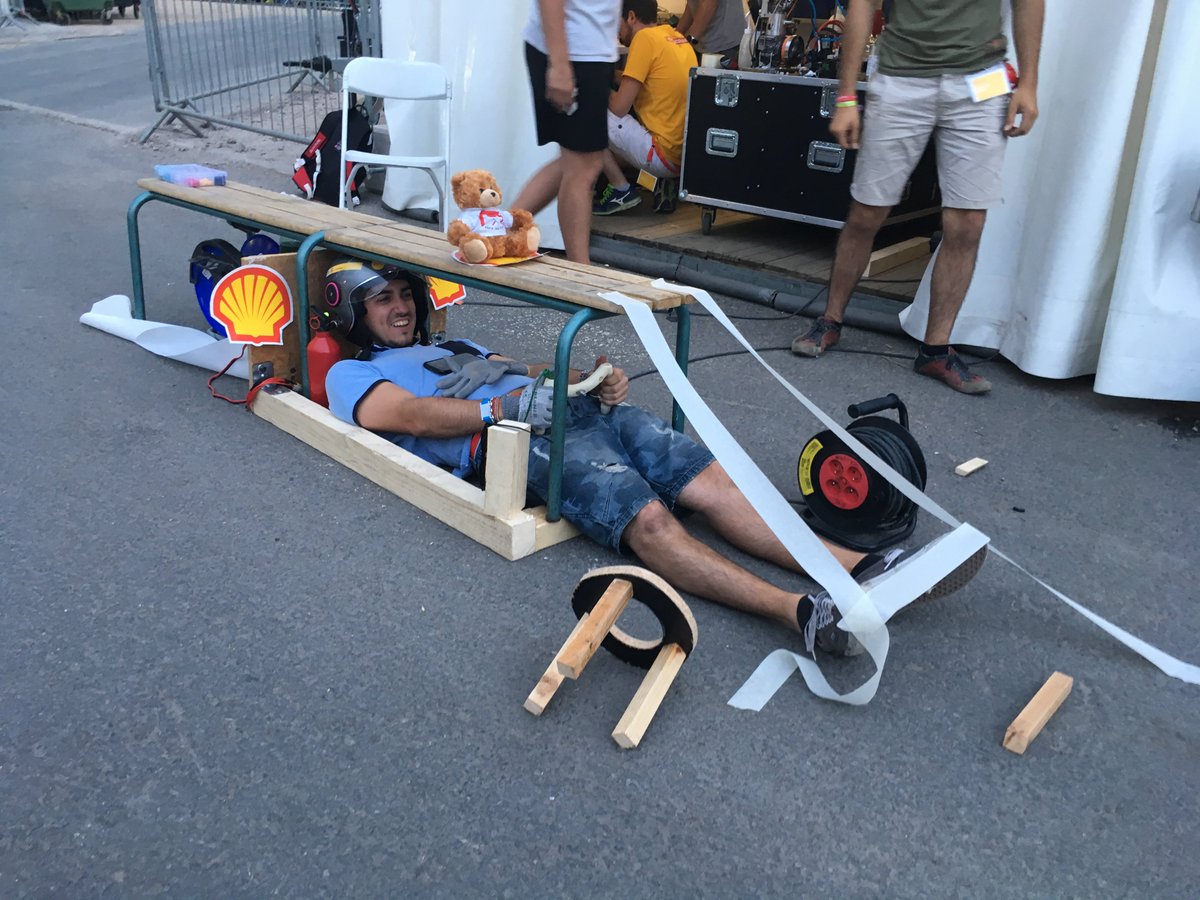 Parce que faire un proto c'est trop facile nous nous sommes lancé le défi d'en fabriquer un en 5 min. Voyez le résultat il est... étonnant 😎🚗
#SEM18 #road2SEM #NewPrototype