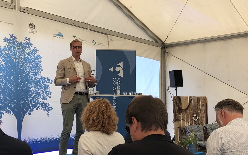 Även om vill satsa på fler som åker kollektivt, går och cyklar så måste vi samtidigt hitta lösningar för ett kombinerat resande -som bil- som passar människor för att det ska passa vardagen. #Västsvenskaarenan #almedalen #hållbartresande #kollektivtrafik #vgpol #trafikplanering