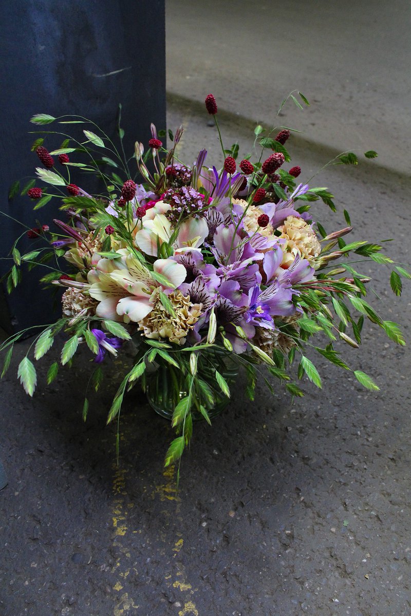 RenkemaSonja's tweet photo. Prachtige boeketten heeft Joyce Brueren gemaakt met de Alstroemeria's tijdens #RoadshowAlstroemeria #Conceptfactory
#bloemistenklokeelde meer zien volg dan deze link>>>
https://t.co/T8dTHBgof8 https://t.co/rvrtjea2g7
