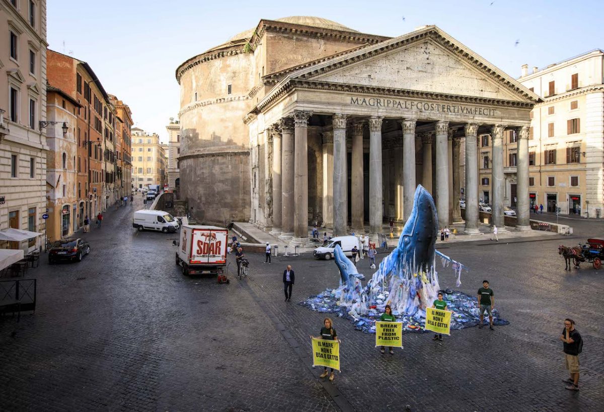 'Il mare è senza strade...'
A.Baricco

~una balena è emersa a #Roma, di fronte al #Pantheon 🐳...by @Greenpeace_ITA~

#5luglio #ROMEisUS #BreakFreeFromPlastic @pantheon_roma @pasquino2000 @SerFiss @RomaPulita @RiprendRoma @Piamola_A_Ride @Retake_Roma @antincivili @romasulweb