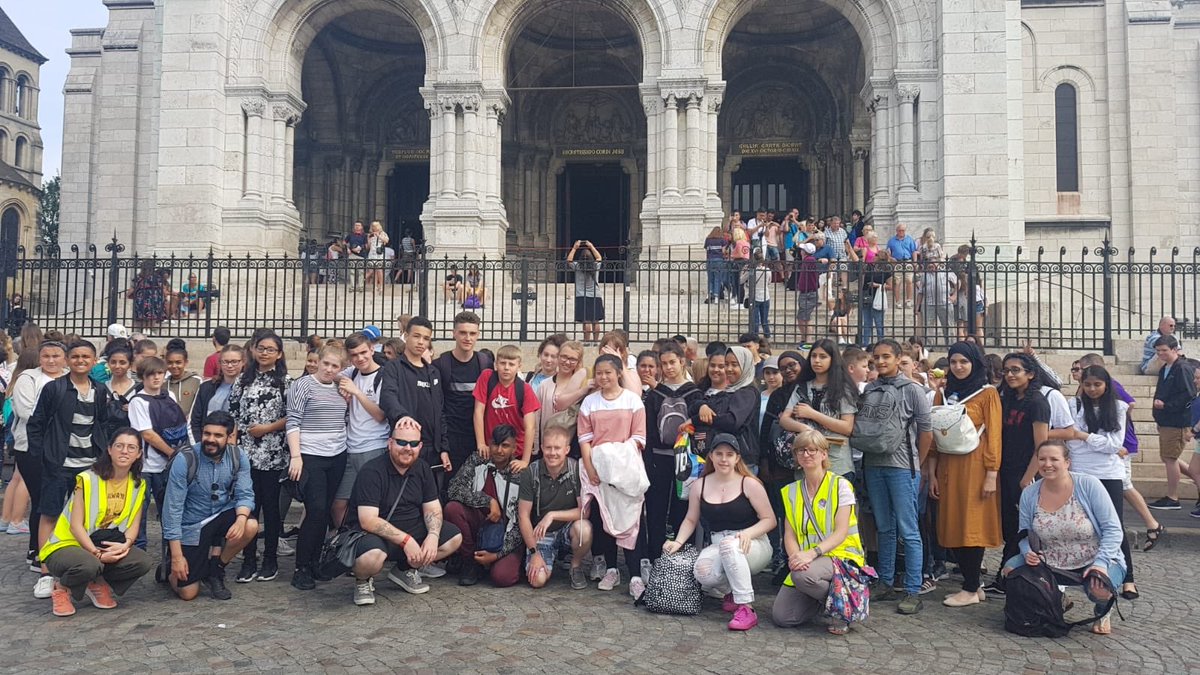 Final group photo at the Sacre Cœur earlier #CHSParis2018