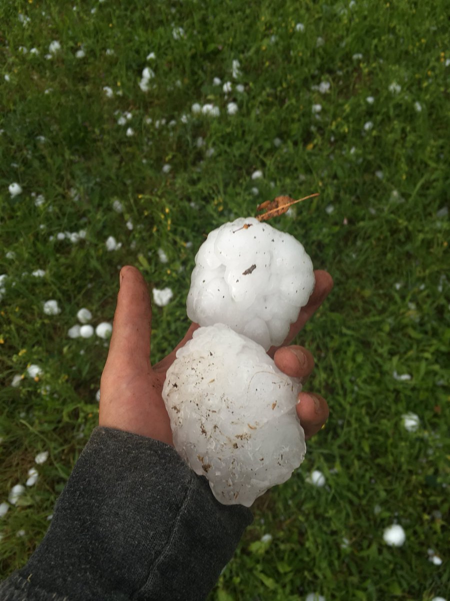 dcxerck's tweet photo. Encore sous le choc. #orages #saintsornin https://t.co/xS5CoMTbgJ