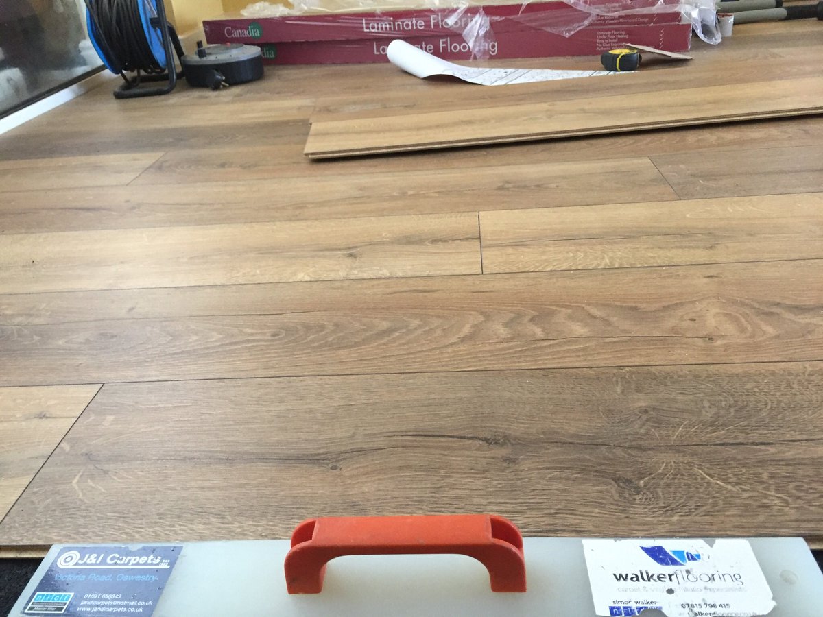 Alphuvx_DeeX's tweet photo. Beautiful @canadiafloors laminate flooring installed yesterday #familybusiness #Oswestry https://t.co/jtv9AuDjkd