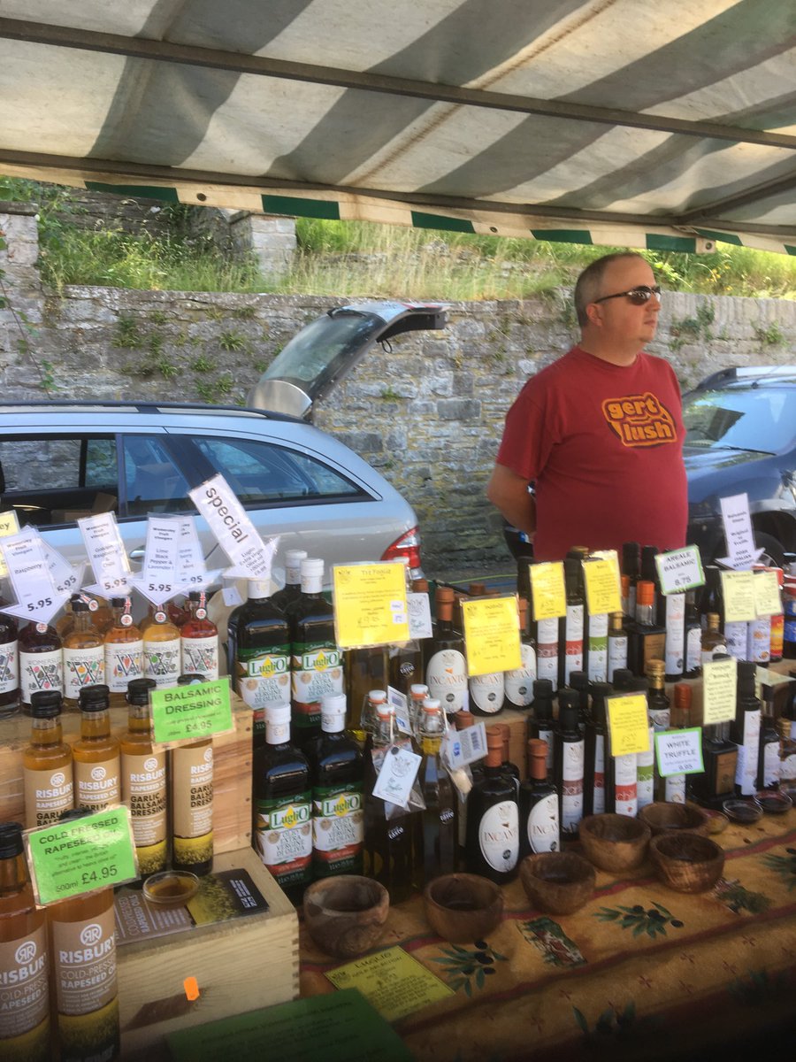caphevn's tweet photo. Hay Market today - Dressings Up! https://t.co/9O1wN8vK3y