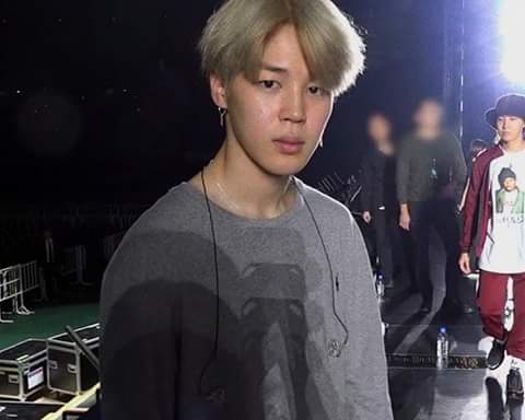 yunkie197's tweet photo. Nhìn thật gần gũi 
#FIFAFakeLove @BTS_twt https://t.co/SyYxhYP6GM