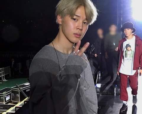 yunkie197's tweet photo. Nhìn thật gần gũi 
#FIFAFakeLove @BTS_twt https://t.co/SyYxhYP6GM