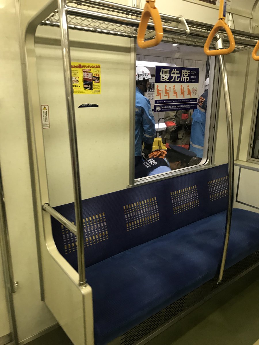 わさわさ 日比谷線 人身事故 警察救急のすげえ人だかり