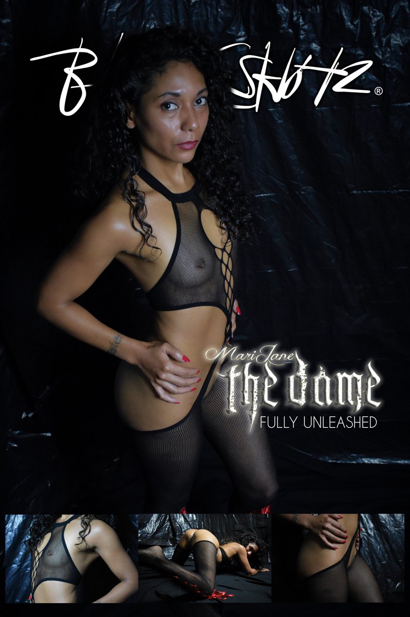 STYLZMagazine's tweet photo. @MarijanetheDame Fully Unleashed!!
#BAREshotz #STYLZMagazine #MJC #Erotic #FetishLife #Beauty #Body #Sexy https://t.co/XsAUlOI7eT