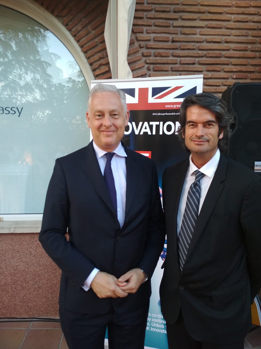 ukinspain's tweet photo. Ayer celebramos el 70 aniversario del sistema público sanitario británico, el NHS, en la residencia de embajador ¿Sabías que el NHS trata a 1,4 millones de pacientes cada 24 horas y realiza más de 10 millones de operaciones al año? ¡Feliz cumpleaños NHS! #NHS70 https://t.co/XNMYthWxkD