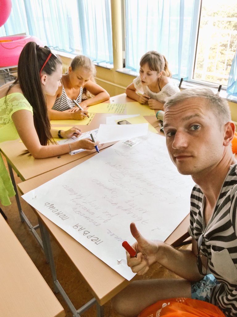 Пока команды выполняют первое задание, мастера уже готовят новое😎😎😎 #ШколаРосатома #ЛагерьШколаРосатома #Орлёнок