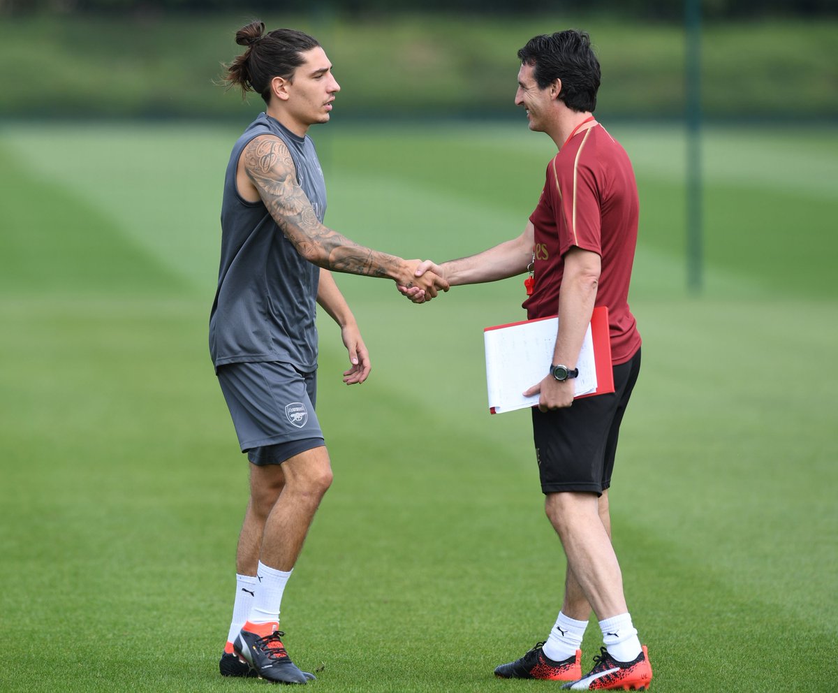 Arsenal's tweet photo. 🤝 Back to work 🤝 https://t.co/4O6Jn9yc6a