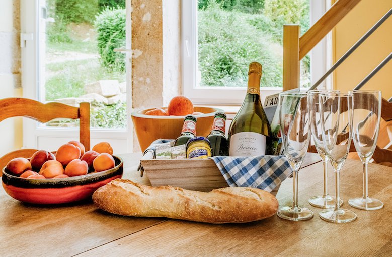ThePCAgency's tweet image. Win a week-long family stay worth £1800 in one of @olivers_travels beautiful #Burgundy villas bursting with Gallic charm (and a champagne reception!) To enter, visit @Trunki via bit.ly/2KIqgeF 🥂 🇫🇷 #France #travel