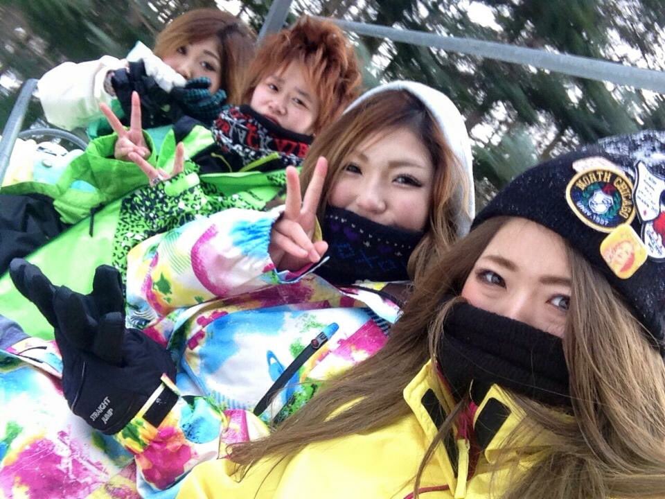 kyootan20's tweet photo. 現在と19の時代。
皆大人になりました🙆💕
それでも変わらず何でも話せてくだらない事で笑って久しぶりに集まっても前と何にも変わらない君たちが大好き💕💕
キャディーなんて一人しか残ってないし1人わ子持ち🙆💕皆中々会えないけど昔と変わらず幸せに暮らしてます❤ https://t.co/dj760mHTr4