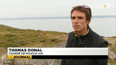 IGNpresse's tweet photo. [4/07 - JT @FranceOtv] Ils parcourent #saintpierreetmiquelon pour effectuer des relevés et améliorer le réseau géodésique. 7 agents @IGNFrance  sont actuellement en mission à #SPM
#MissionSPM #gravimétrie #géodésie 
Reportage #Franceo en Replay sur : https://t.co/Y0qSEpJKZq https://t.co/axu1SFjVbv