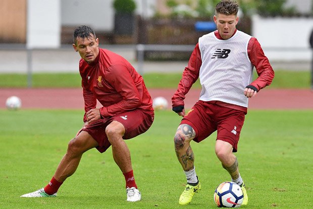 Lovren e Alberto Moreno estão completando hoje mais um ano de vida Happy Birthday  