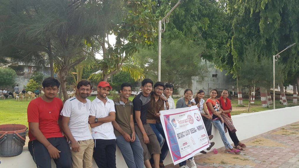 Rotaract3054's tweet photo. RaC Deesa Nirman organised an awareness event towards #PLASTICPOLLUTION #Awareness 

@rotaract @Rotary #LetsPursueExcellence https://t.co/x2Brc3w7dW