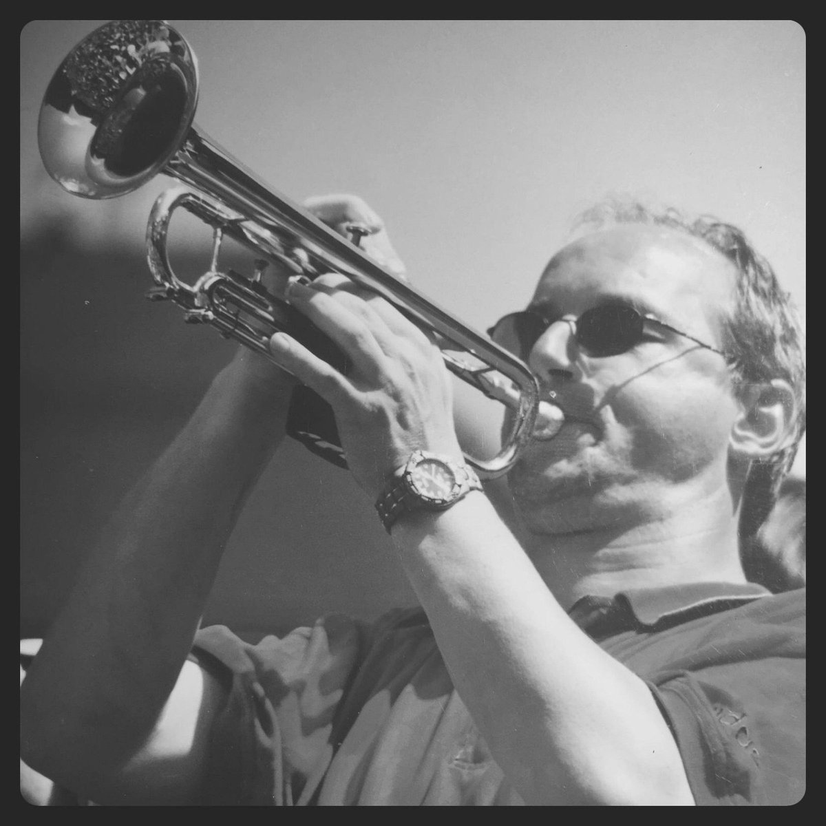 Wir trauern um einen lieben Menschen, einen guten Freund und um einen der größten Bayern Fans.

Wir bitten aktuell von Nachfragen abzusehen, weitere Informationen erfolgen zu gegebener Zeit