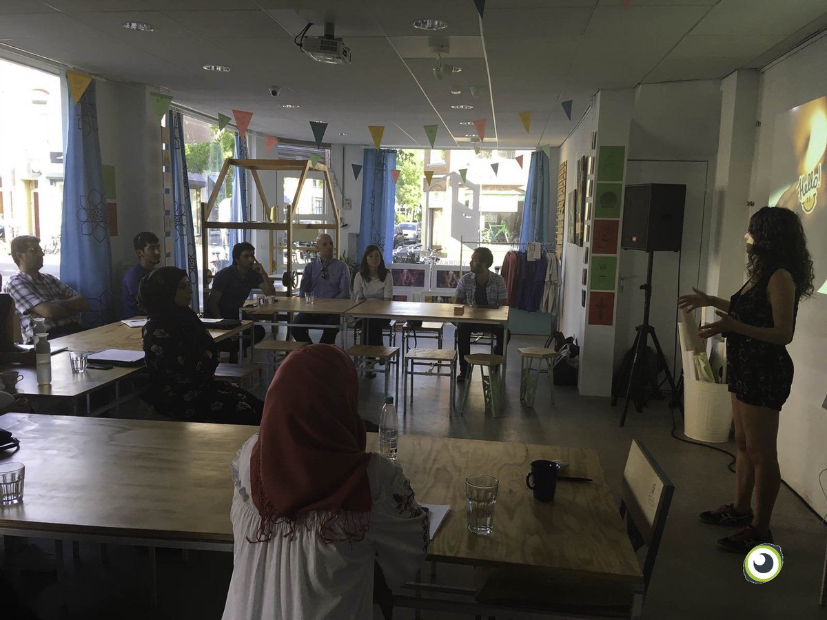 Vorige week hebben wij samen met <a href="/InDeVoorkamer/">De Voorkamer project</a> &amp; @InclUUsion een #recruitment workshop gegeven aan #vluchtelingen! Het doel was om meer inzicht te bieden in de Nederlandse #arbeidsmarkt en concreet te helpen bij hun positionering. Bedankt voor de mooie avond!