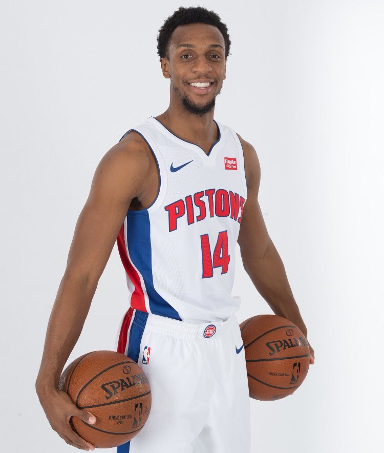 Happy 30th birthday to Pistons PG Ish Smith!!! 