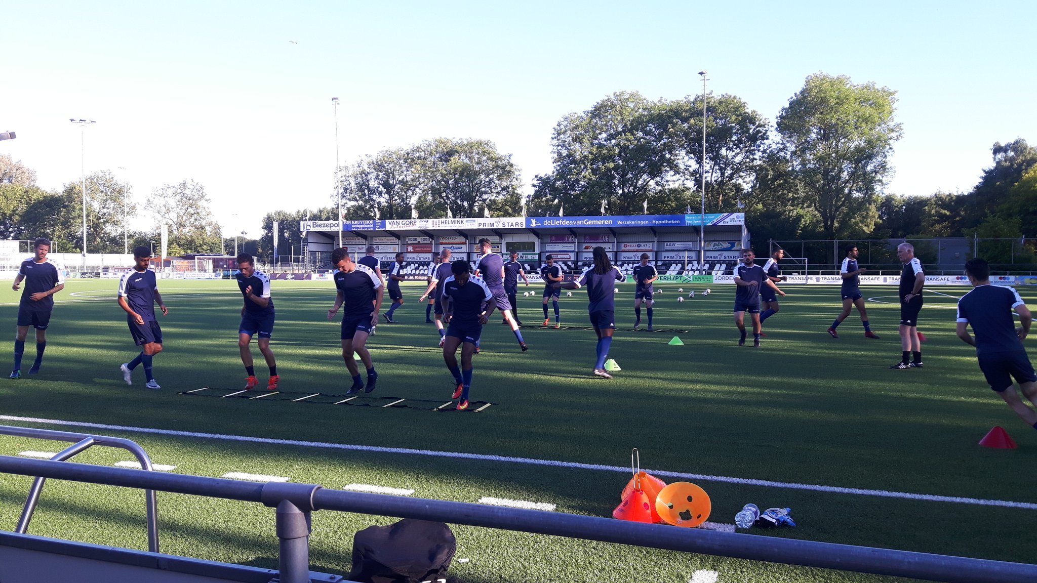 DhW-6NuWAAA28-L.jpg:large