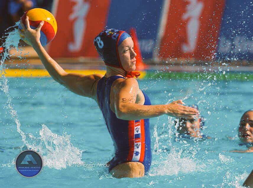 Tanco una etapa que m’ha fet immensament feliç, i s’obre una altra plena d’il·lusions. No em podria sentir més afortunada. 
WATERPOLO, sempre!💙