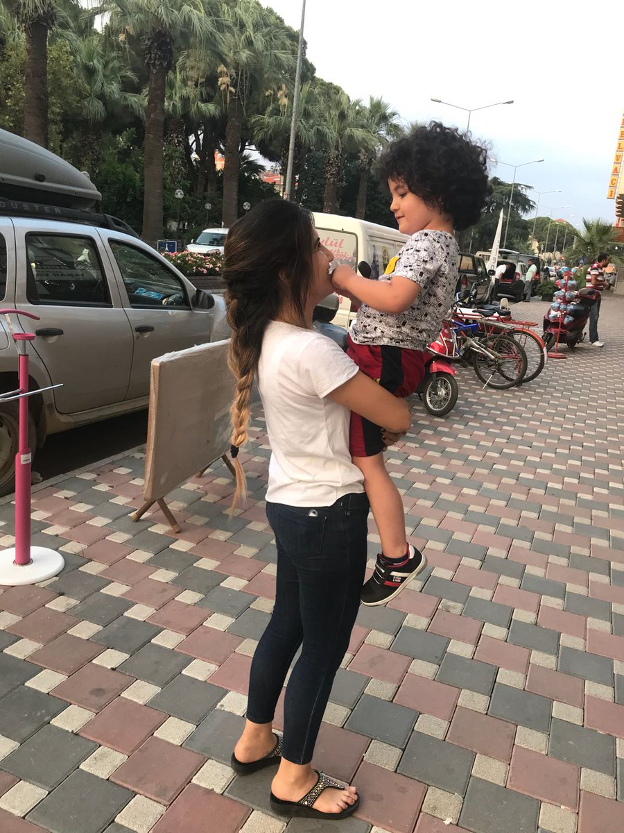 Çok mu seviyorsun sen beni acaba ablasının bitanesi 😘