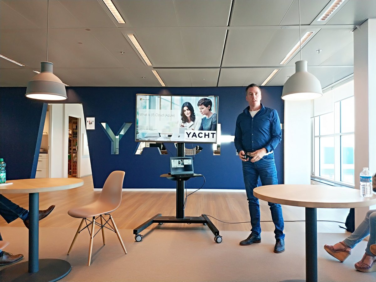 Jaap_Brasser's tweet image. Johnny @Johnny_de_Jong presenting on "What is Cloud" #Azure

Covering #Office365 #Aws #AzureStack