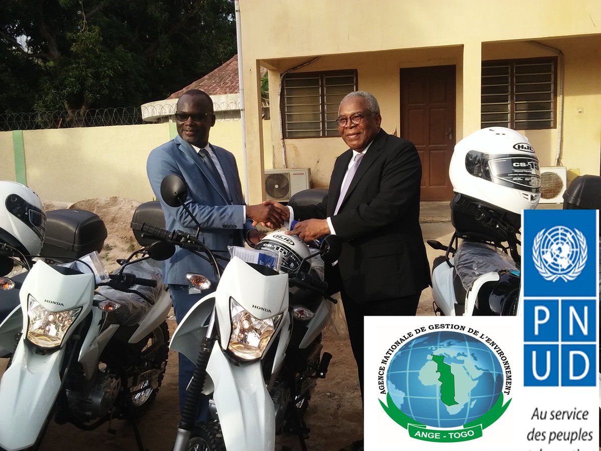 L’ANGE équipée par le PNUD pour plus d’efficacité sur le terrain.
Remise de matériel roulant au cabinet du MERF. <a href="/PnudTogo/">Pnud Togo</a>  appuie le gouvernement togolais dans la gestion de l’environnement. Le ministre André Johnson a reçu les 15 motos neuves au profit de l’ANGE. #MERF_TG