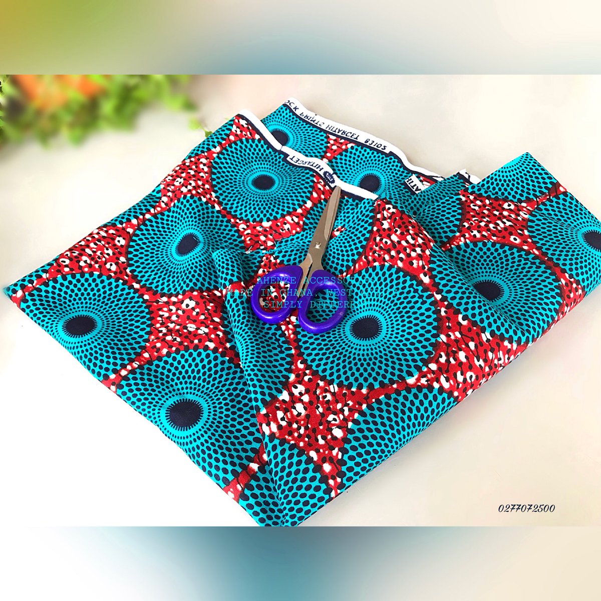 Ahenzeherself's tweet photo. #themaking of another #stylishfascinator , with #africanprint , in a couple of progressional pictures. #fascinator #boujie #ankara #ahenzeaccessories #madeimghana #simplydifferent #beadingclass #ghanafinestbeader #gorgeous #fashion #pictiresoftheday #freefashion https://t.co/QGfJuuvuHe