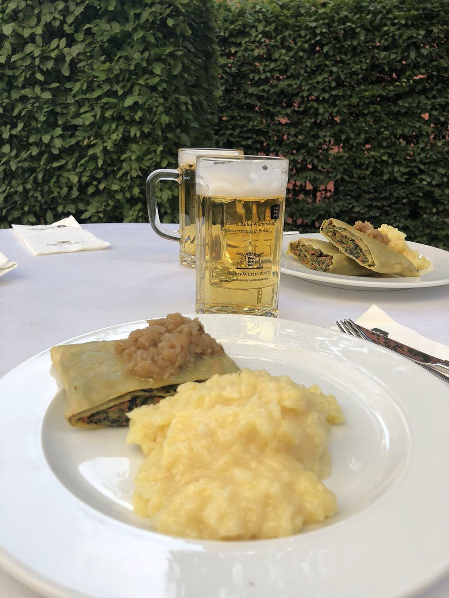 celinakunhardt's tweet photo. Der Klassiker: die Schwaben in Berlin! :) Mauldascha, n Guten 🍺 #bwjetzt #Stallwaechterparty 
Werbung https://t.co/c9ASpkEX3K