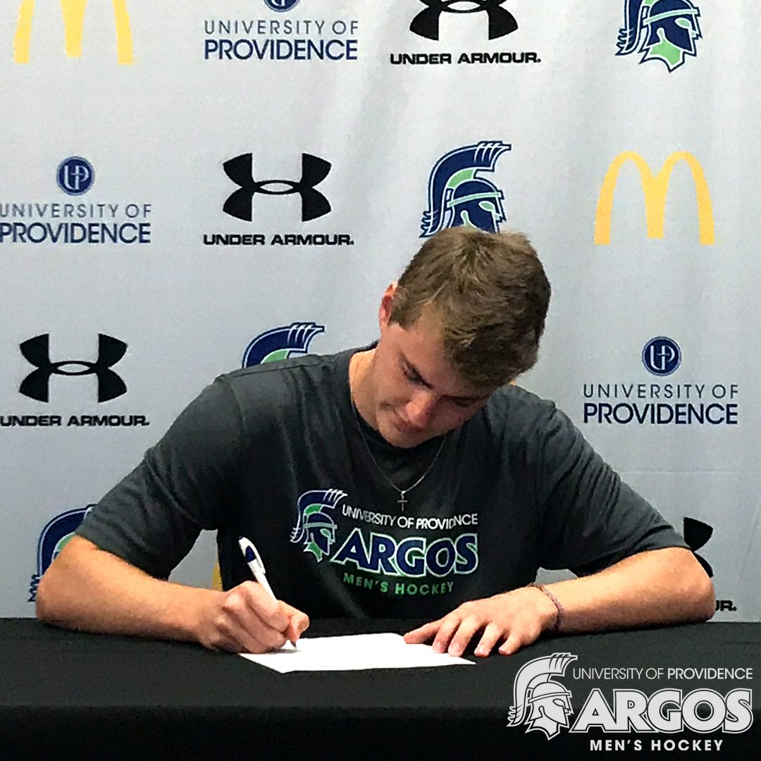 UPArgos's tweet photo. Argo Men's Hockey announces the signing of Defenseman Gabriel Kwiatkowski! "Kiwi" as he is called, played at Yale Academy in Abbotsford, B.C., notching 4G/8A/36GP. During the 2016-17 season, he played for the Everett Silvertips (NAPHL) U16 program, scoring 12G/28A/48GP. https://t.co/Qrvsp2YDAi
