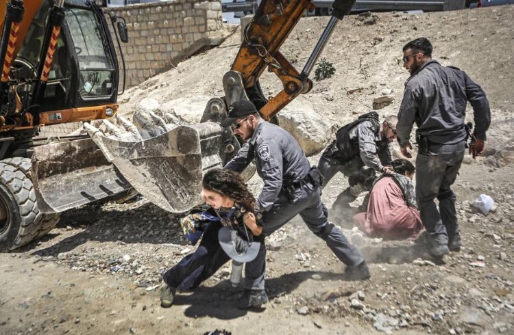 Israels rivning av beduinbyn Khan al-Ahmar påbörjas: ”En chock” svd.se/rivning-av-kon…