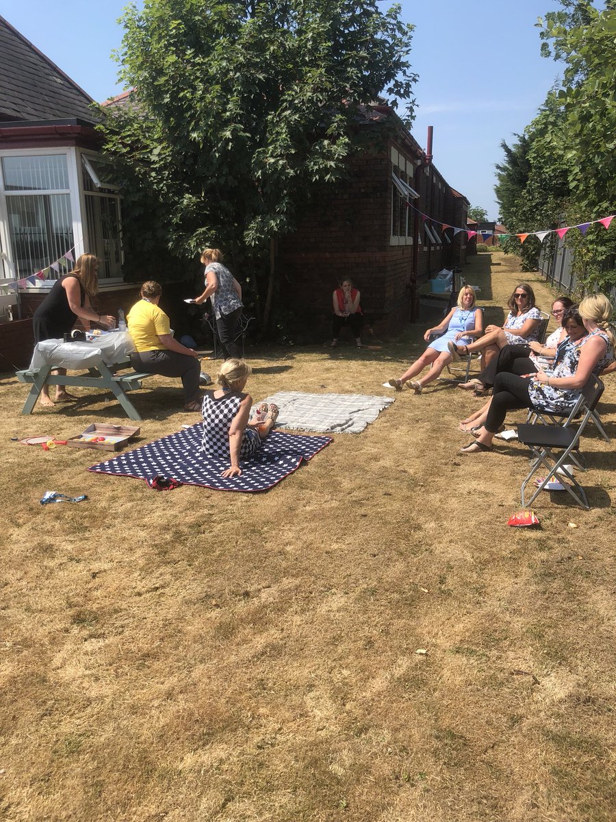 lindseycostell7's tweet photo. #nhs #nhs70 VCH Wallasey 0-19 tea party 🎉 @wirralct https://t.co/UPLywnHOSi