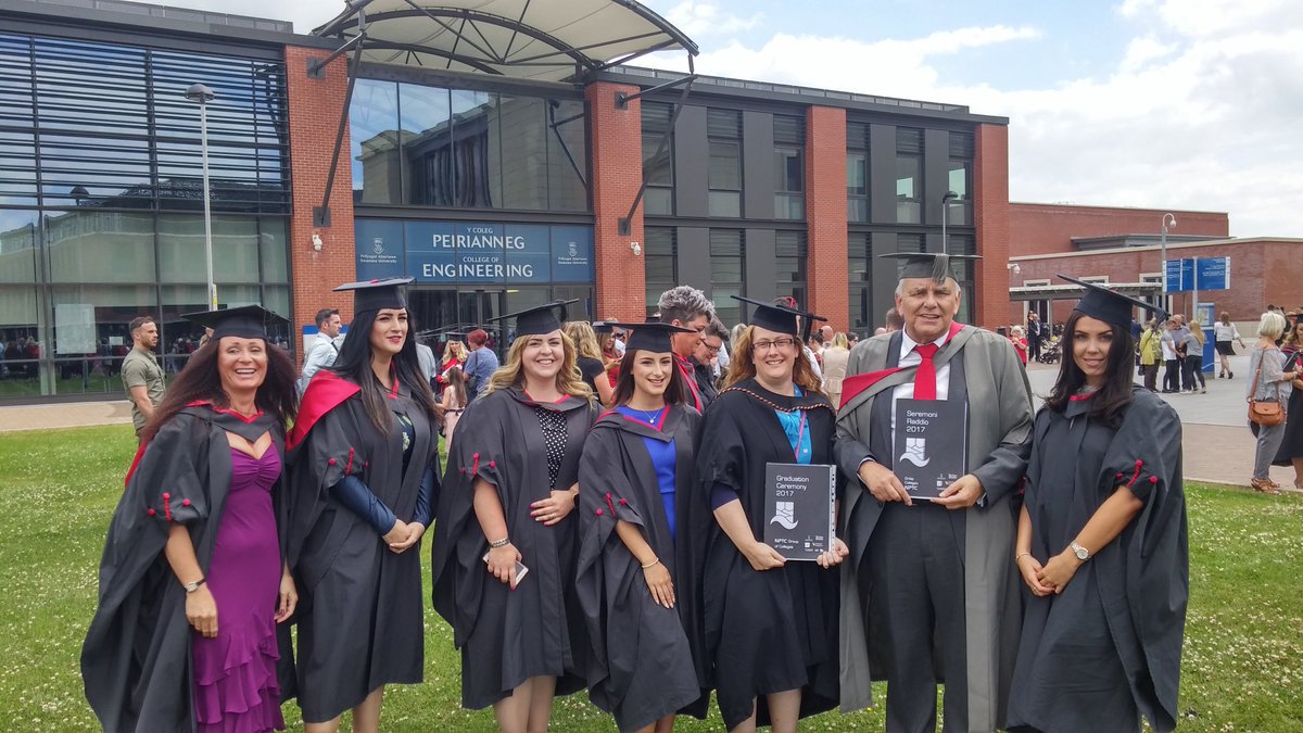 NPTC_HEBusiness's tweet photo. Throwback to last year's graduation ceremony. Let's hope this sunny weather lasts until then! @NPTCGroup #DegreesOnYourDoorstep #Graduation2017 https://t.co/v2GHILweMt