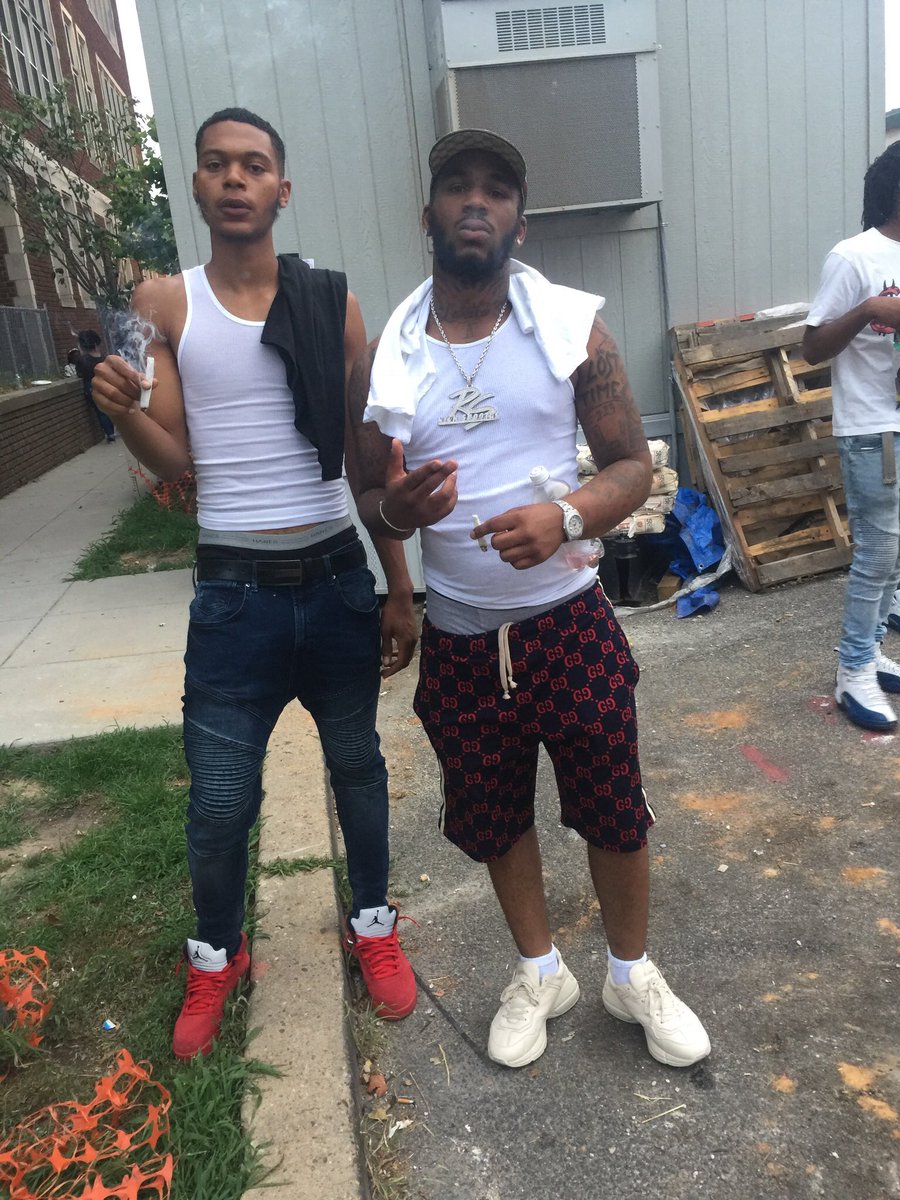 bamgrizzle's tweet photo. Staying down⬇️ &amp; giving up is a difference🔫🤞🏽 @Qdafool_RS https://t.co/VkMwAPDtQf