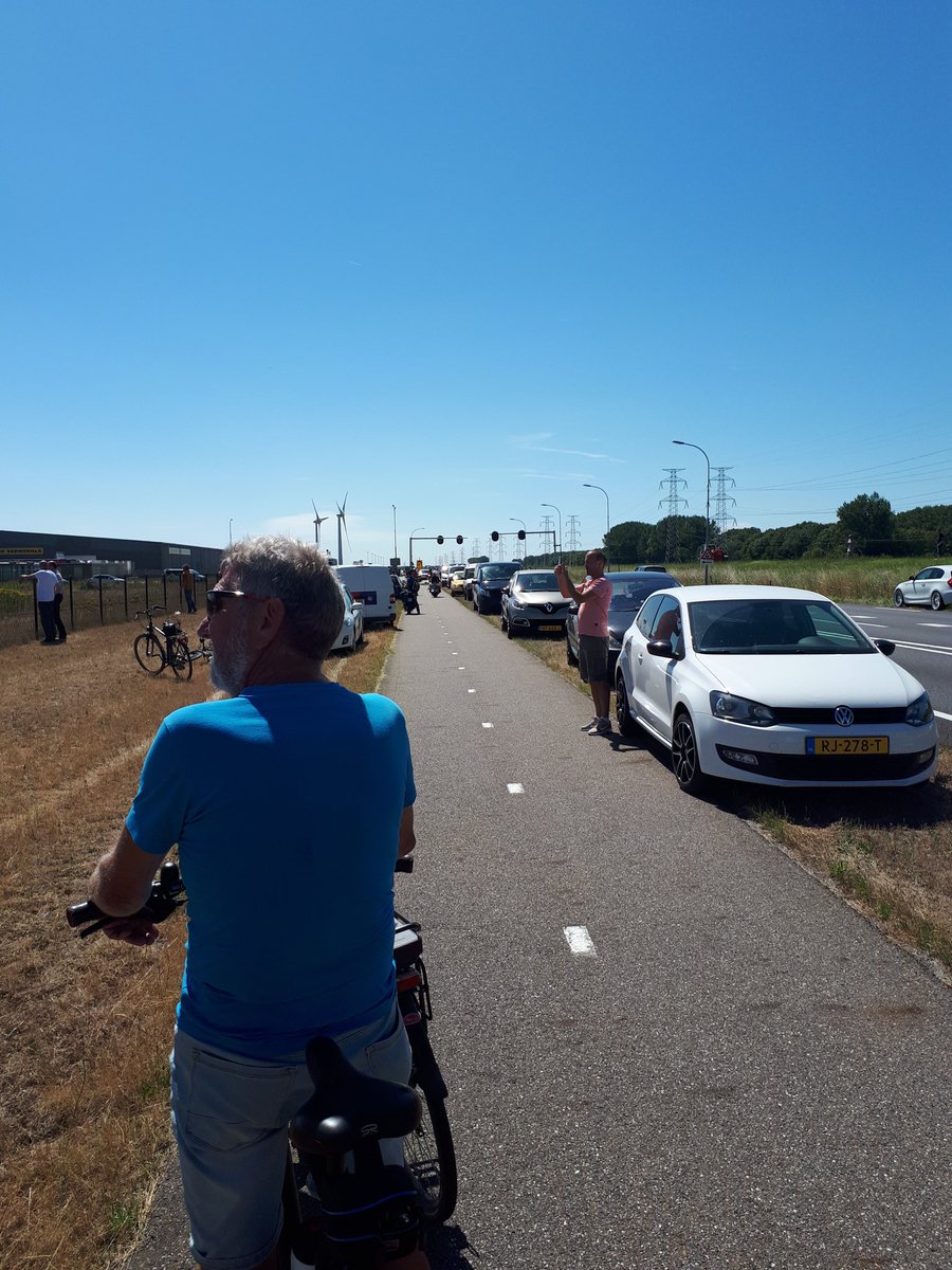 Drukte met toeschouwers bij #brand #Kloosterboer #Ritthem #Vlissingen #Oost