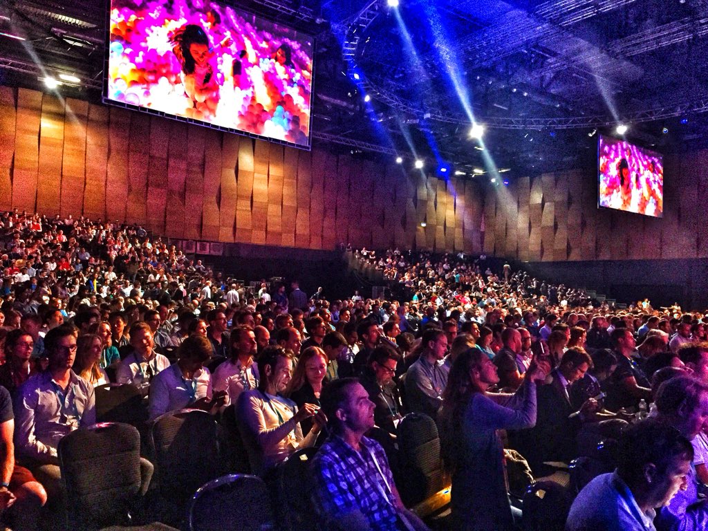 Packed house for the IronViz final at this year's #tc18europe Let the visualising begin ... #IronVizEurope