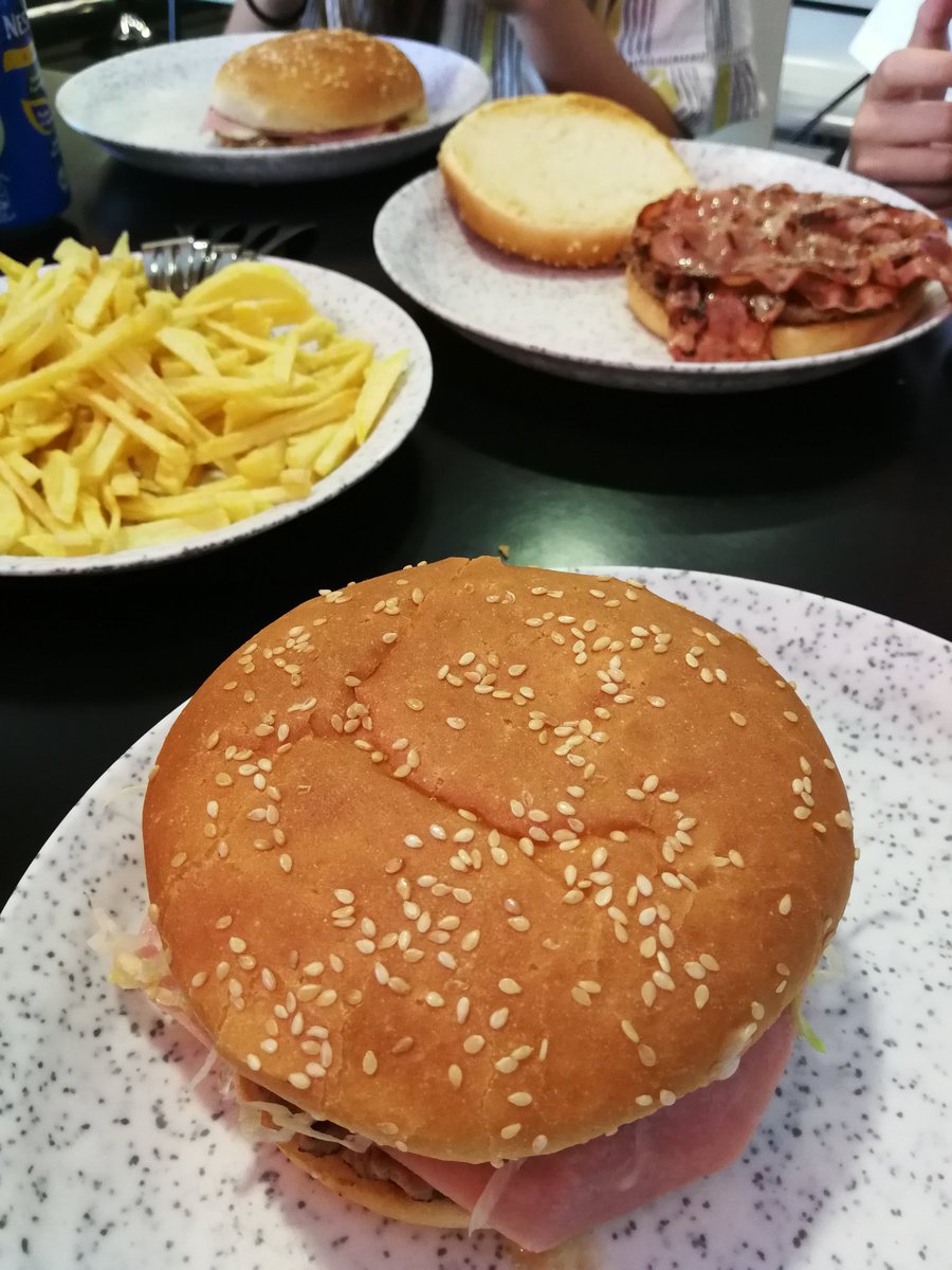 Aloña Fdez Larrechi (@Anade) on Twitter photo 2018-07-05 13:22:30 Para hacer cosas ricas a veces solo hace falta ponerle cariño. Si pasáis por Ourense no dejéis de venir al @burgercharlieOu 🍔🍟🤤🍺 Para hacer cosas ricas a veces solo hace falta ponerle cariño. Si pasáis por Ourense no dejéis de venir al @burgercharlieOu 🍔🍟🤤🍺