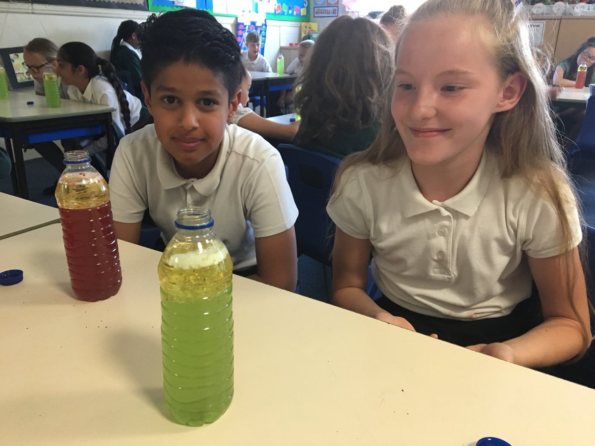 SConcannon4's tweet photo. Lots of excitement in class caused by Dragon’s Drool! #scienceday #year6 @LeahDavies89 @Rachel1Pars @EPSElton https://t.co/vpEL6EIoPS