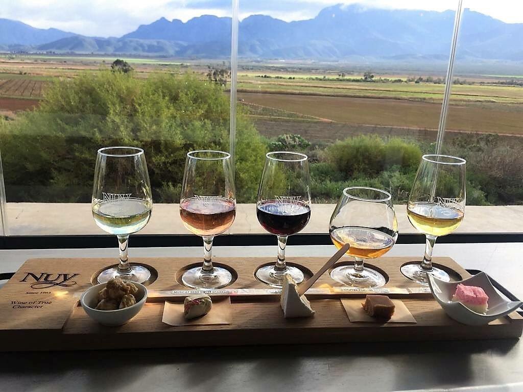 NUYWINERY's tweet image. #NuyWinery Sweet Pairing with a view at R65.00 per person at Nuy on the hill! #winesoftruecharacter #sweetthings #almostweekend #ThirstyThursday