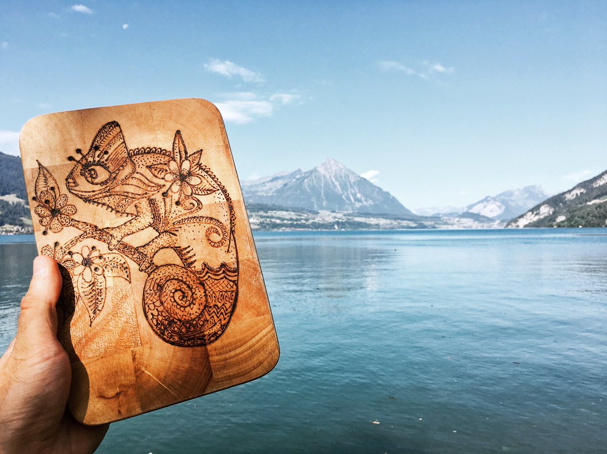touchofwild's tweet image. We are really enjoying the #campinglife &amp;amp; are always finding new &amp;amp; easier ways to #livesmall. Our little chopping board from Rebelbee7 has been a lifesaver, &amp;amp; it makes the whole van smell beautiful thanks to the beeswax coating. Now if only we could just stay here indefinitely...