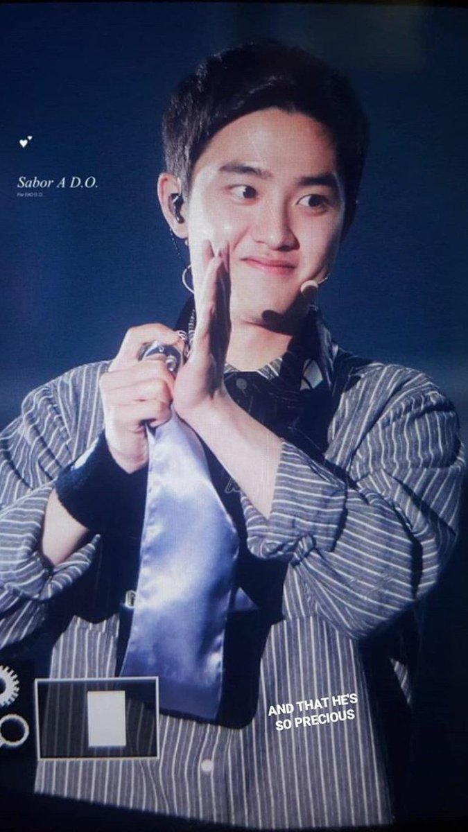dindakys's tweet photo. #FIFAxEXOPower @weareoneEXO @FIFAWorldCup dilirik+disenyumin d.o tuh, katanya biar makin semngt. Fighting exol💓💓 https://t.co/D5AmDIZCCc