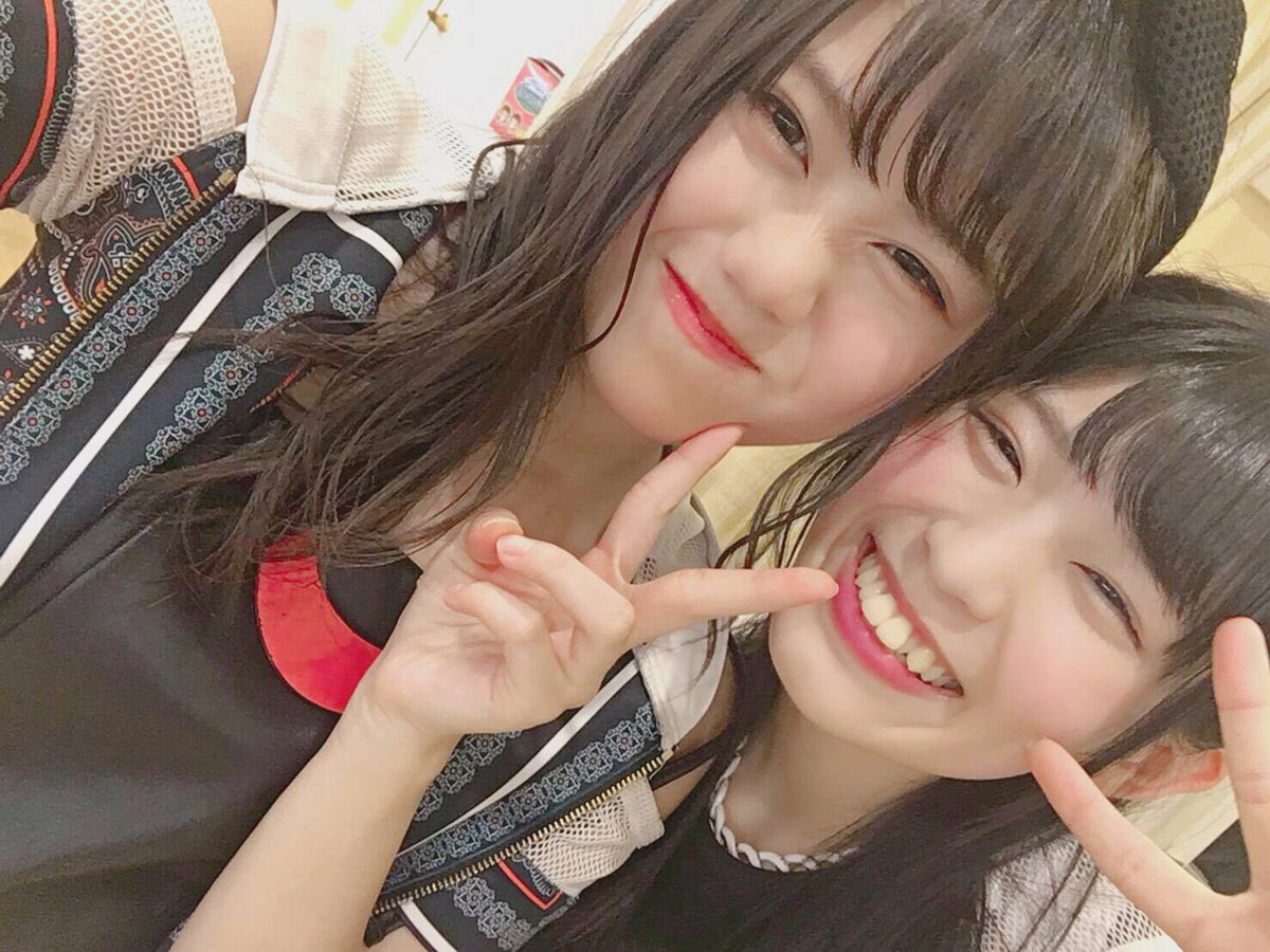 町音葉 公演ありがとうございました Mcで100 Ske のグラビアの話になった時 石黒友月ちゃんに助けを求めたら完璧に助けてくれました 頼りになるし可愛いし可愛いし可愛い ということで100 Ske48 制服グラビア撮っていただきました よろしく