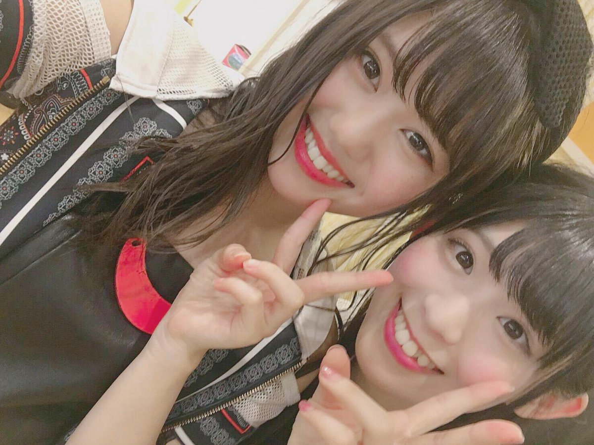 町音葉 公演ありがとうございました Mcで100 Ske のグラビアの話になった時 石黒友月ちゃんに助けを求めたら完璧に助けてくれました 頼りになるし可愛いし可愛いし可愛い ということで100 Ske48 制服グラビア撮っていただきました よろしく