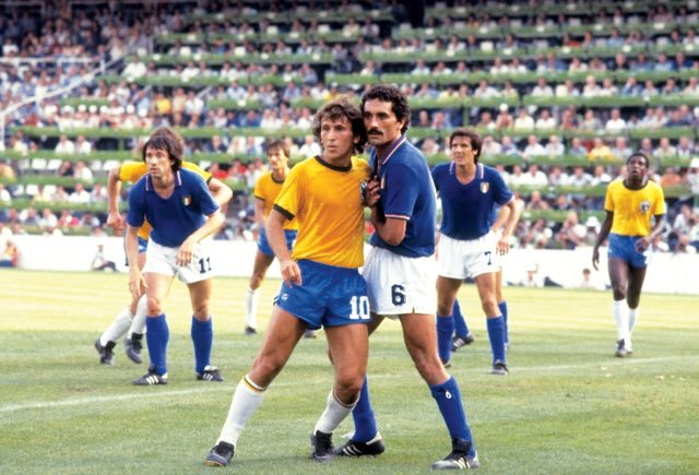 MarcoTardelli82's tweet photo. Data l’assenza della nostra nazionale ai #mondiali in Russia, provo a consolarvi con queste foto.  
#AccadeOggi il 5 luglio 1982 battemmo il #Brasile più forte di sempre https://t.co/AxoryyhwBn
